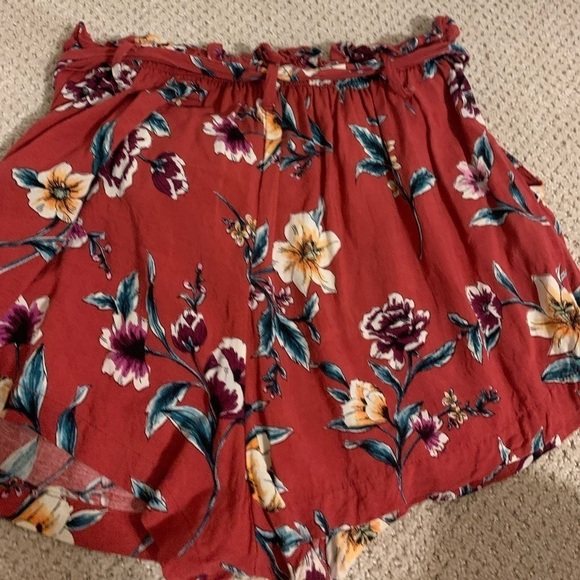 Floral Shorts with Fabric Belt Size M - Picture 5 of 7